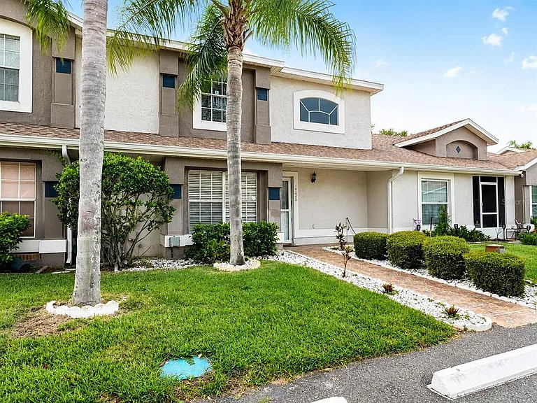 14426 Island Cove Dr — Photo 3