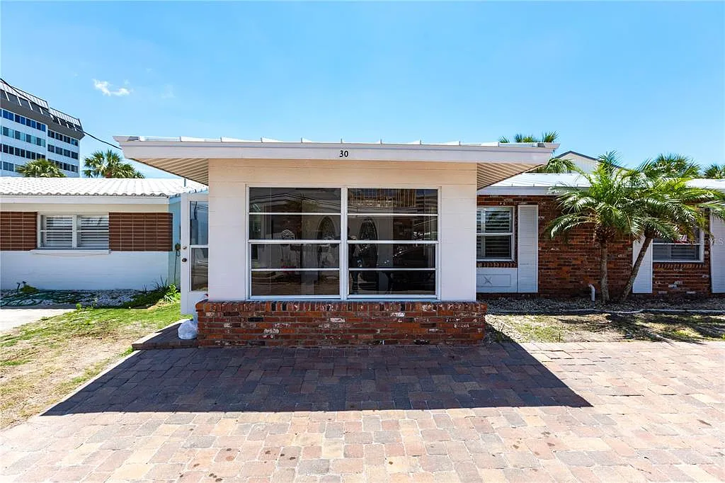 1 bed, 1.5 bath, 696 sqft, $5,970 — Photo 1