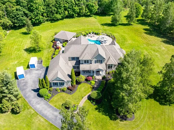 1814 Trellis Cir, Webster, NY 14580