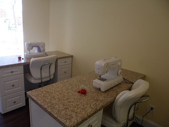 4th image of 111 Village Cir W
