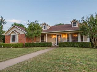 902 Country Club Dr, Joshua, TX 76058