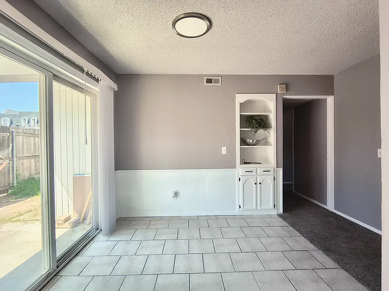 11417 N May Ave #D — Photo 13