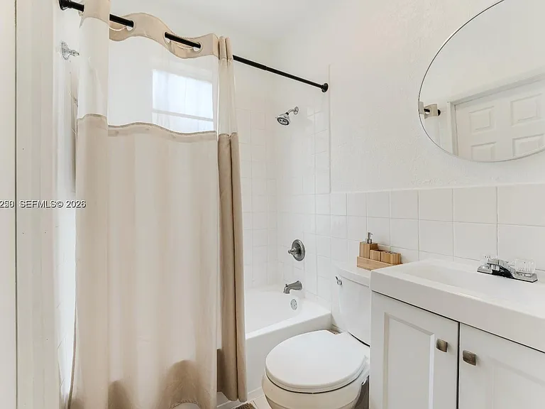 301 SW 10th Ave #2 — Photo 12