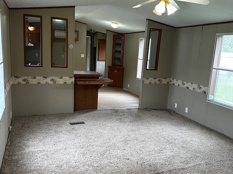 4 Newbrough Vlg — Photo 4