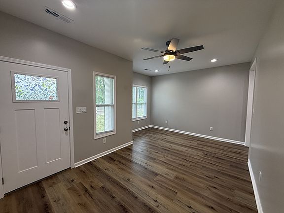 4th image of 836 E 21st St #B