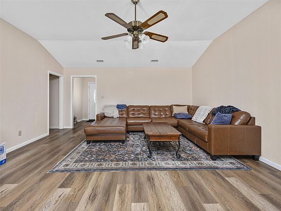 4th image of 2412 Williamson Rd
