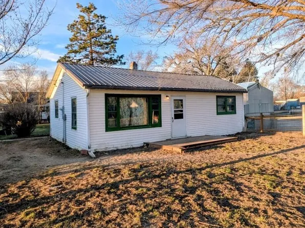 381 W 2nd St, Mission, SD 57555