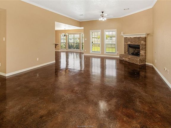 4th image of 917 Ladove Dr