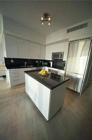 92 SW 3rd St #1801 — Photo 13