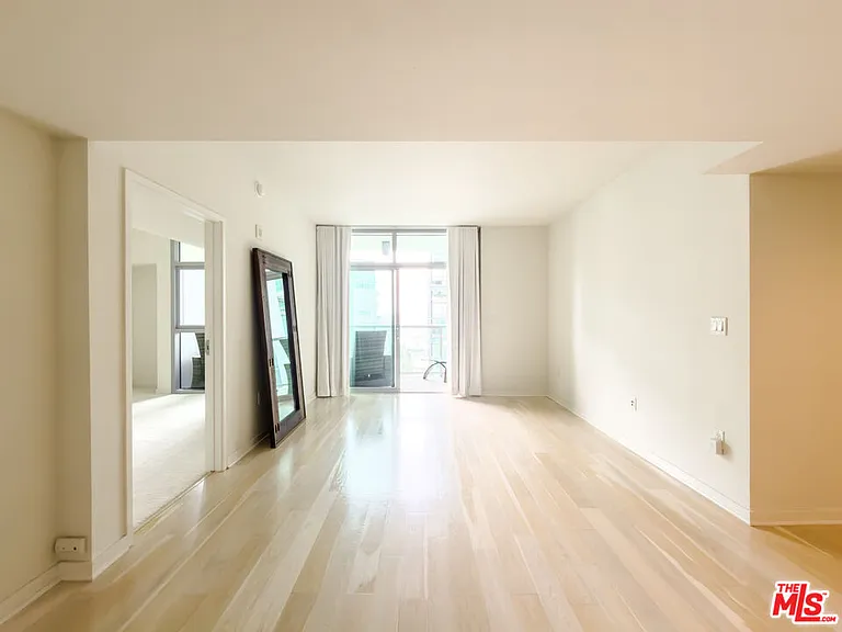 13700 Marina Pointe Dr #1626 — Photo 11