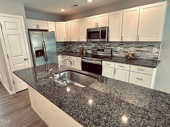 5th image of 105 Hunter Pl
