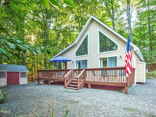 1068 Lake Shore Dr, Lake Ariel, PA 18436
