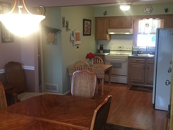 3rd image of 146 Valerie Dr