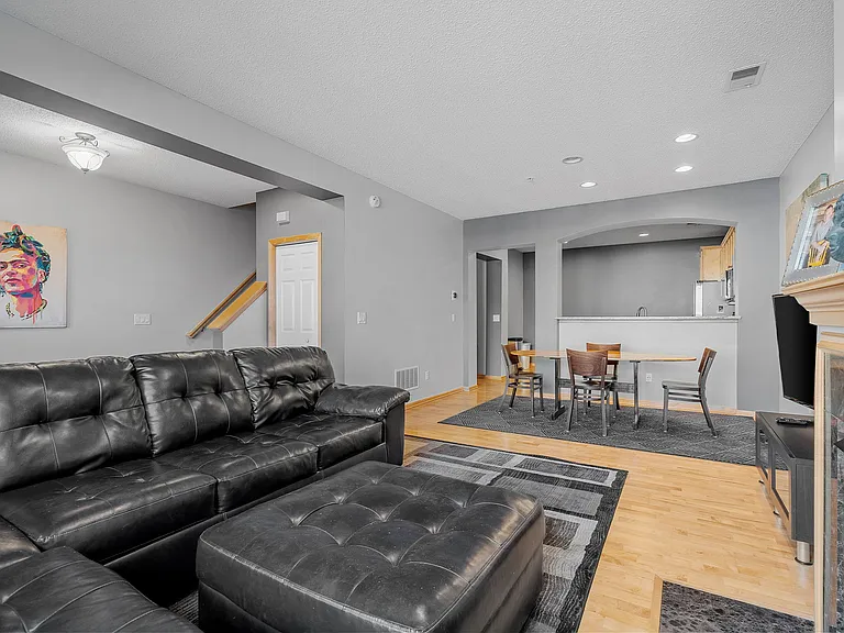 8381 Townsend Dr — Photo 10