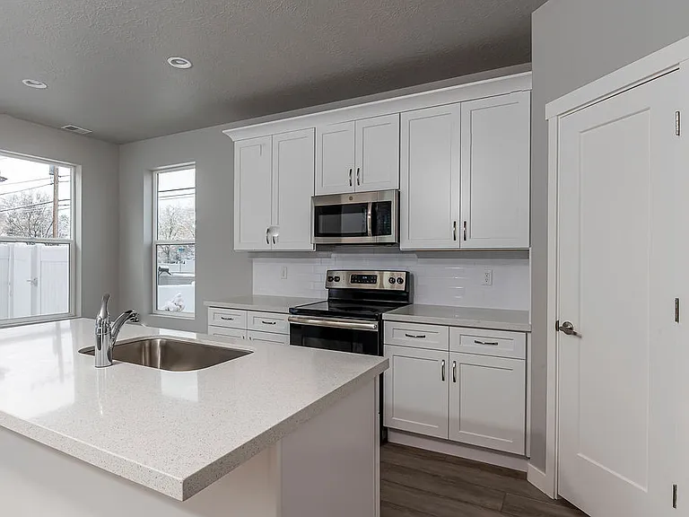 712 E Zekes Ct — Photo 11