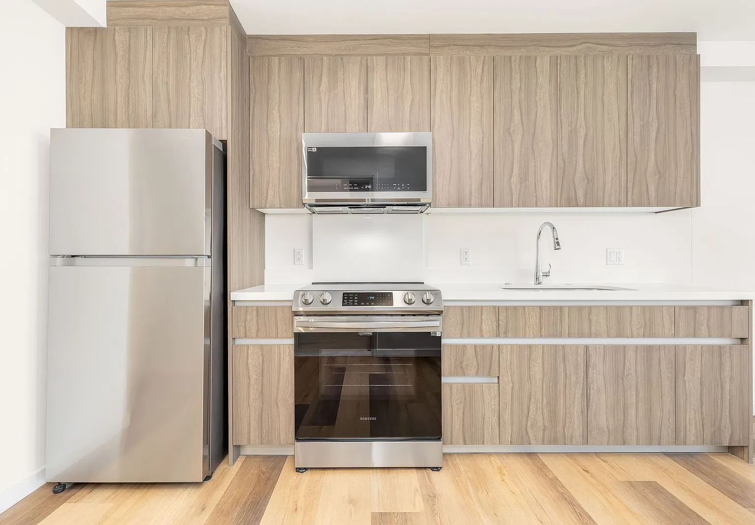 Pet Friendly, Large Luxury Studio at The Park on Ke'eaumoku (Available Oct. 1) — Photo 3