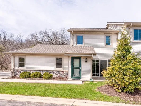 2255 Circle RIDGE #E, Delafield, WI 53018