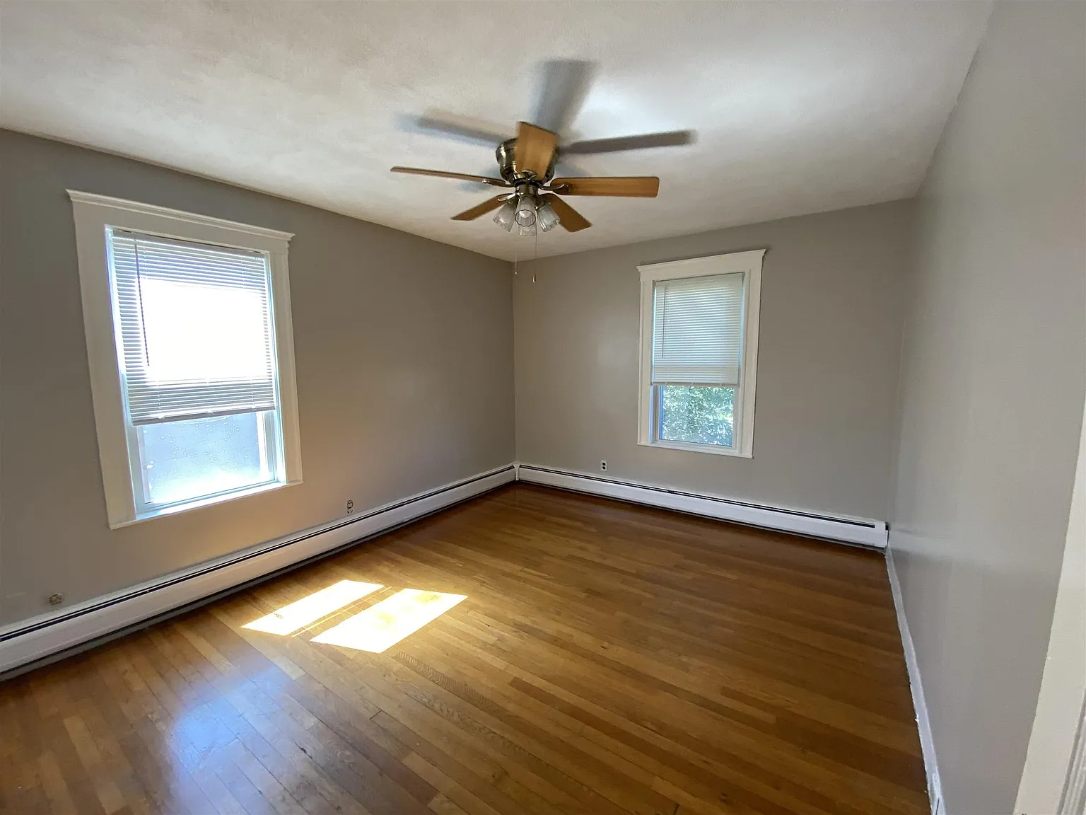 2 bed, 1000 sqft, $3,200 — Photo 4