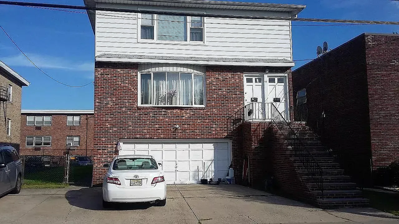 3 bed, 1919 sqft, $3,300 — Photo 1