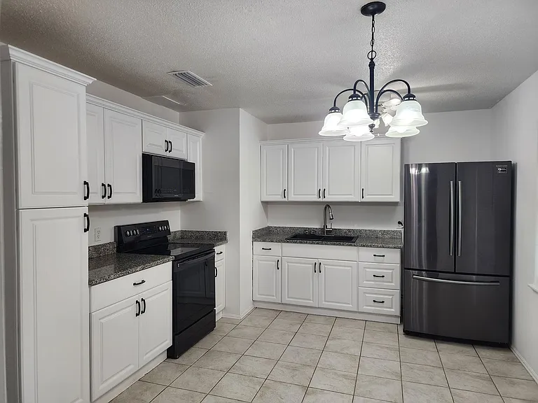 1804 Arthur Ave — Photo 8
