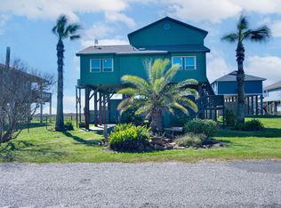 140 Ocean View Dr, Crystal Beach, TX 77650