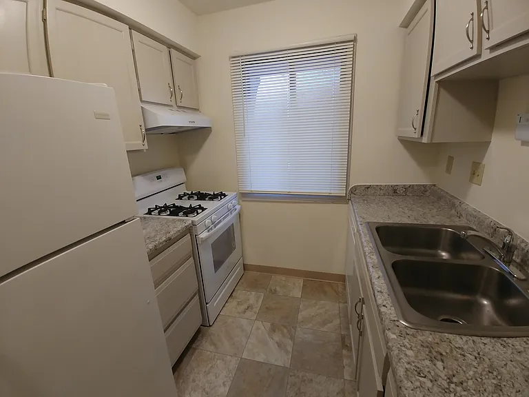 Heritage Apartments — Photo 36