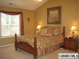 3rd image of 932 Timber Knoll Dr