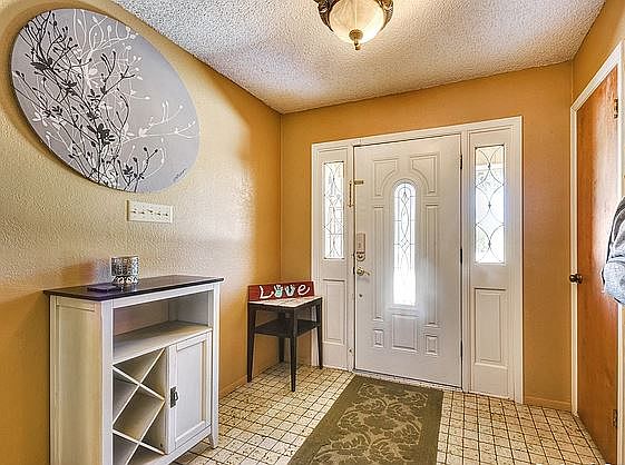 3rd image of 111 Saddlewood Dr
