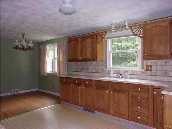 5th image of 121 Crestview Dr