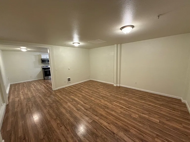 200 Railroad Ave #8 — Photo 7