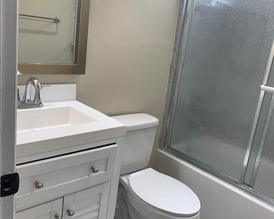 2nd image of 613 W Queen St APT 2