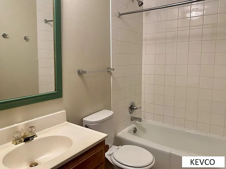 2805 Redwing Rd — Photo 6