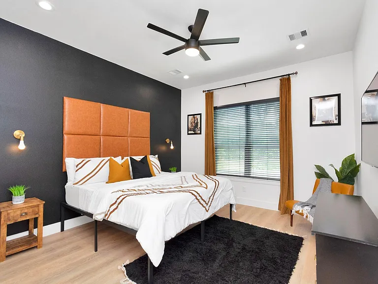 5308 Denmark St — Photo 19