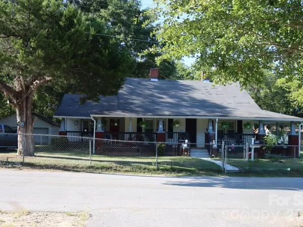 224 Godfrey St, Cheraw, SC 29520