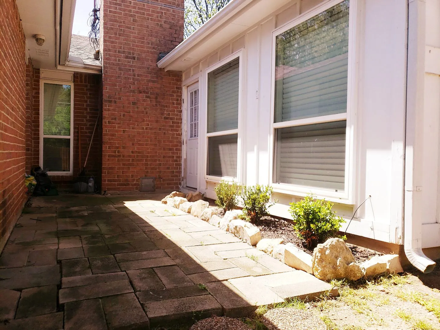 4 Bedroom, 2.1 Baths, in Lakewood — Photo 3