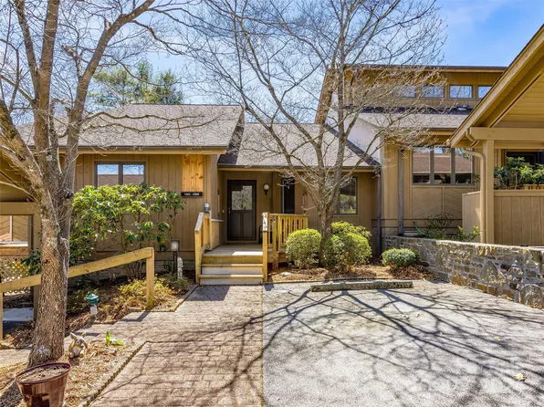 1102 Red Oak Dr, Hendersonville, NC 28791