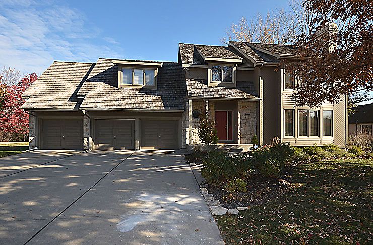 1st image of 5507 N Woodhaven Ln