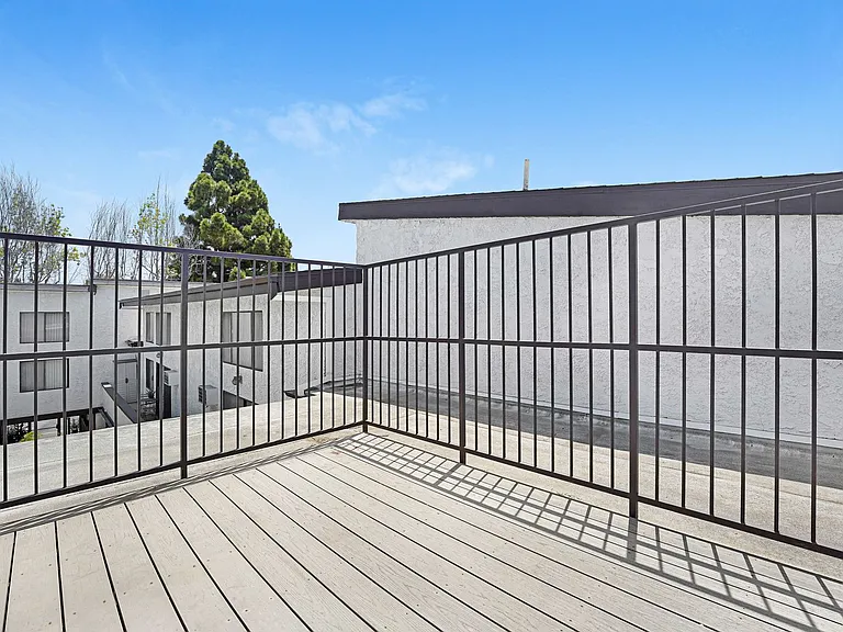 3415 McLaughlin Ave in Mar Vista! Steps to toe Mar Vista Rec Center! — Photo 10