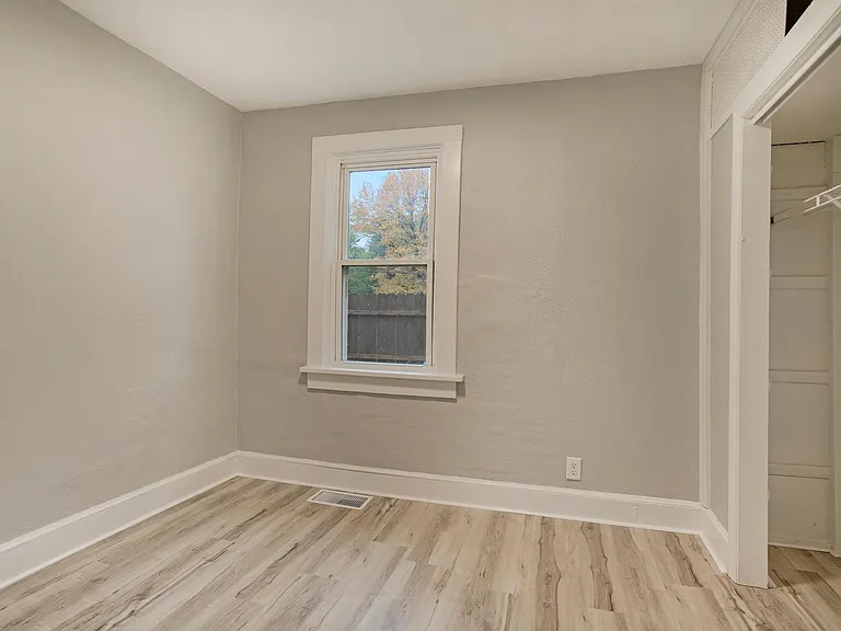 1822 S Warren St — Photo 8