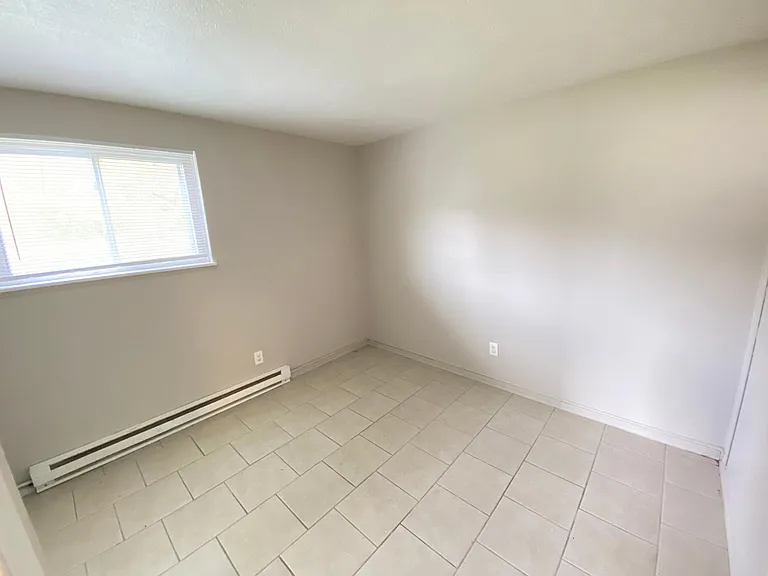 652 S Shore Ct — Photo 9