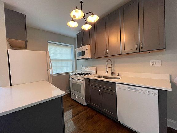2nd image of 830 W Washington Blvd #2E