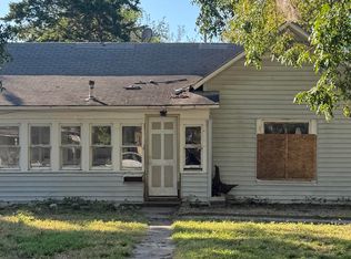 219 N Massachusetts St, Winfield, KS 67156