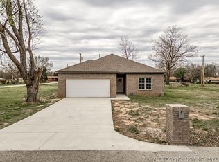 2209 E 31st Pl N, Tulsa, OK 74110