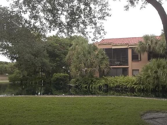 3rd image of 15405 Miami Lakeway N APT 304-1