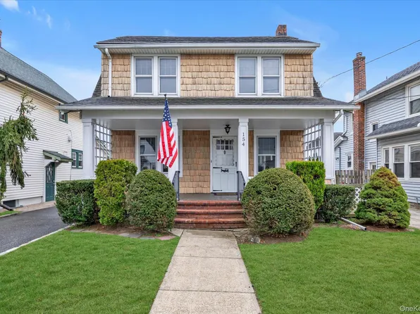154 Rocklyn Avenue, Lynbrook, NY 11563
