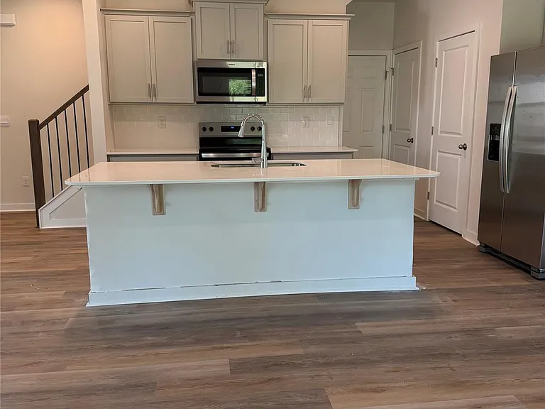 1423 Mammoth Rd — Photo 5