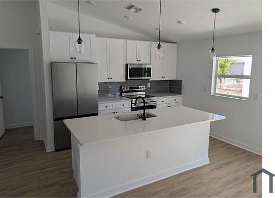 1st image of 1423 NE 12th Pl