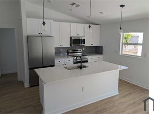 1423 NE 12th Pl, Cape Coral, FL 33909