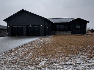 813 N View Loop, Woonsocket, SD 57385