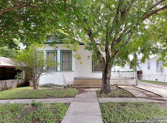 4th image of 825 W Russell Pl